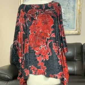 Travel elements red and black top
